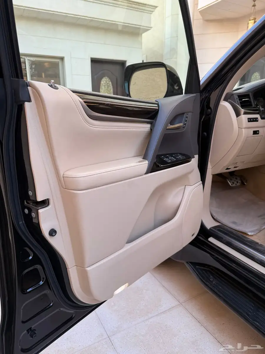 جيب لكزس LX 2021 سعودي فل كامل اسود 19