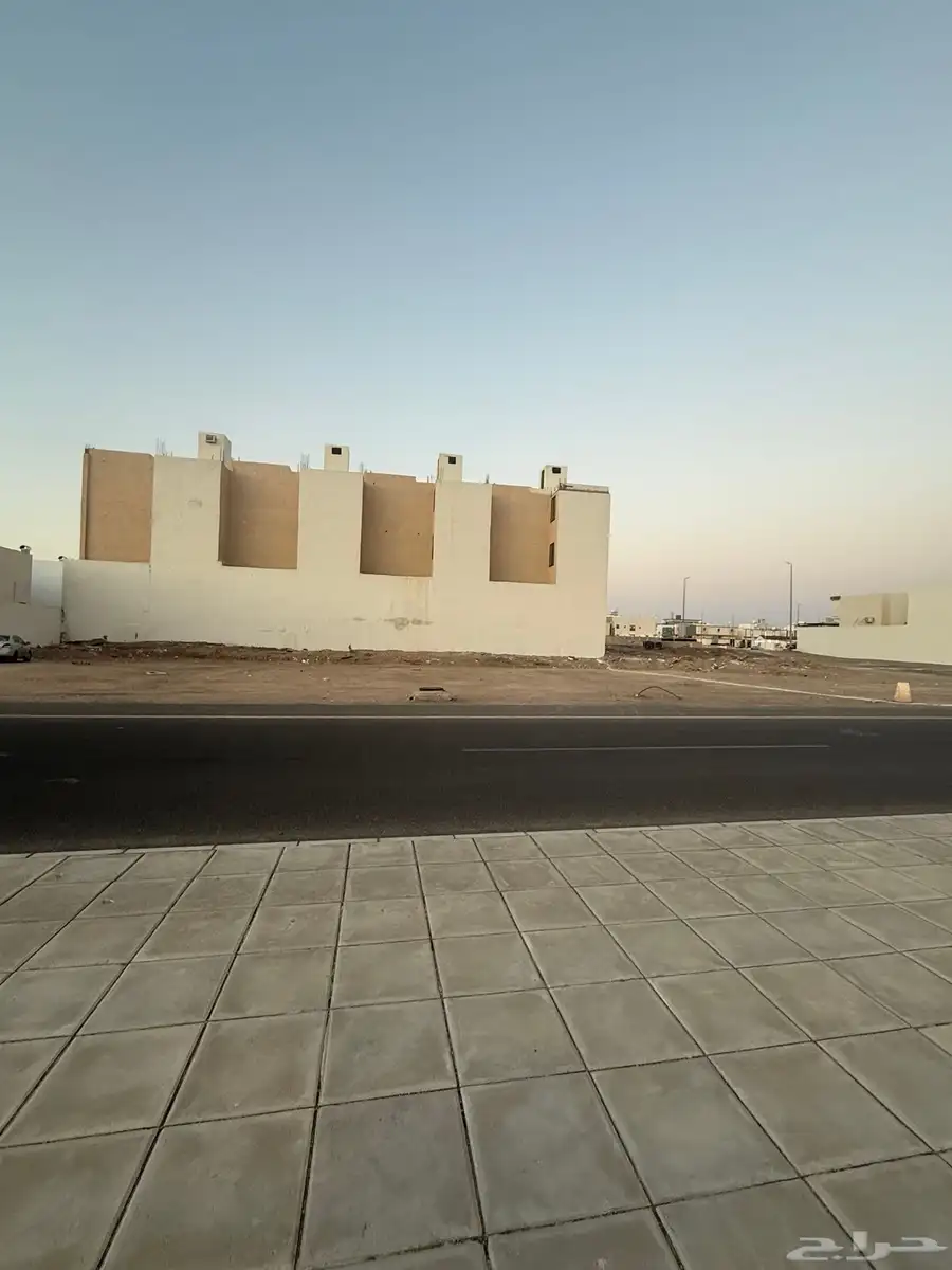 للبيع ارض تجارية في مخطط النبلاء شارع 30م غربي 11