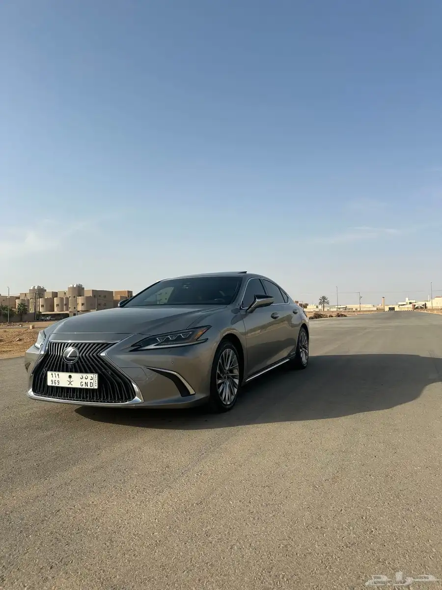 لكزس ES300 هايبرد 2019 فل كامل 2