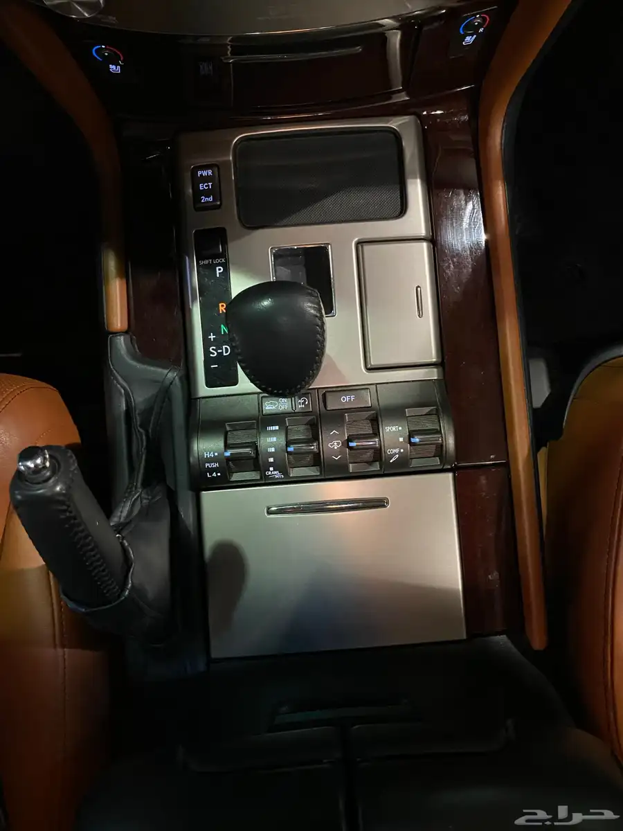 للبيع لكزس LX570DD فل كامل 2014 عبداللطيف عداد قليل 89 الف 23