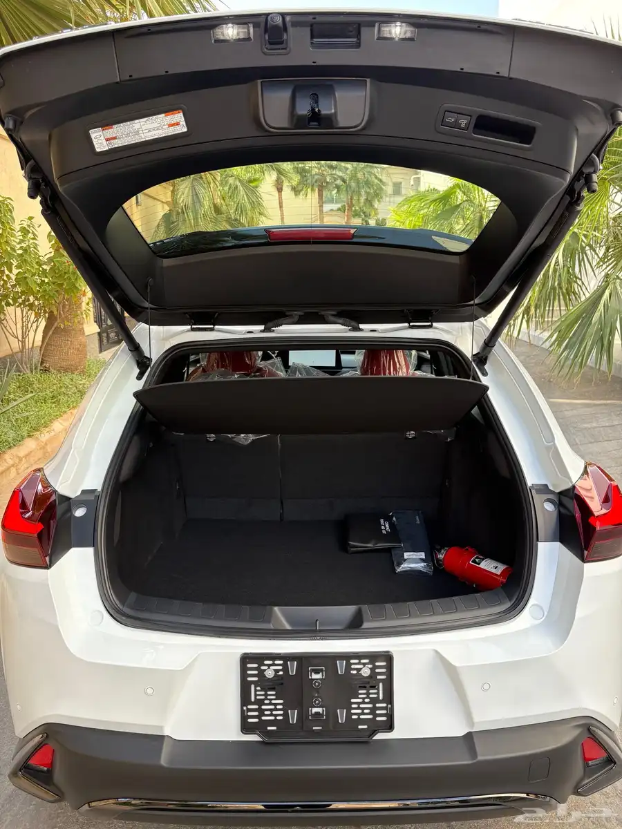 لكزس جديد 2023 UX 200 F SPORT 5