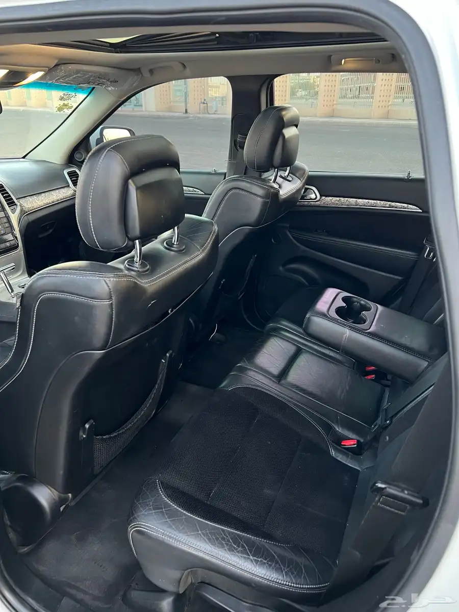 جيب شيروكي SRT 2013 27