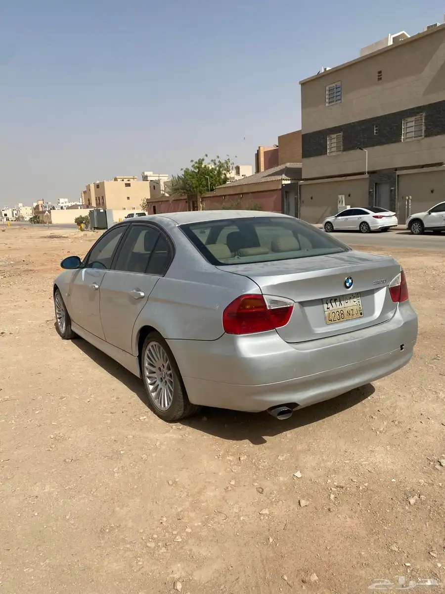 BMW 320 نظيفة للمستخدم 1