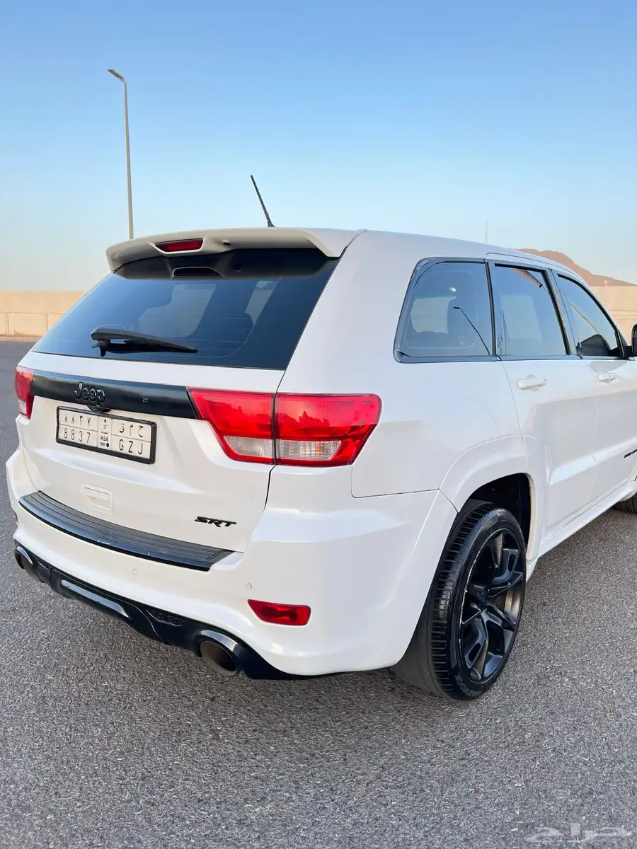 جيب شيروكي SRT 2013 5