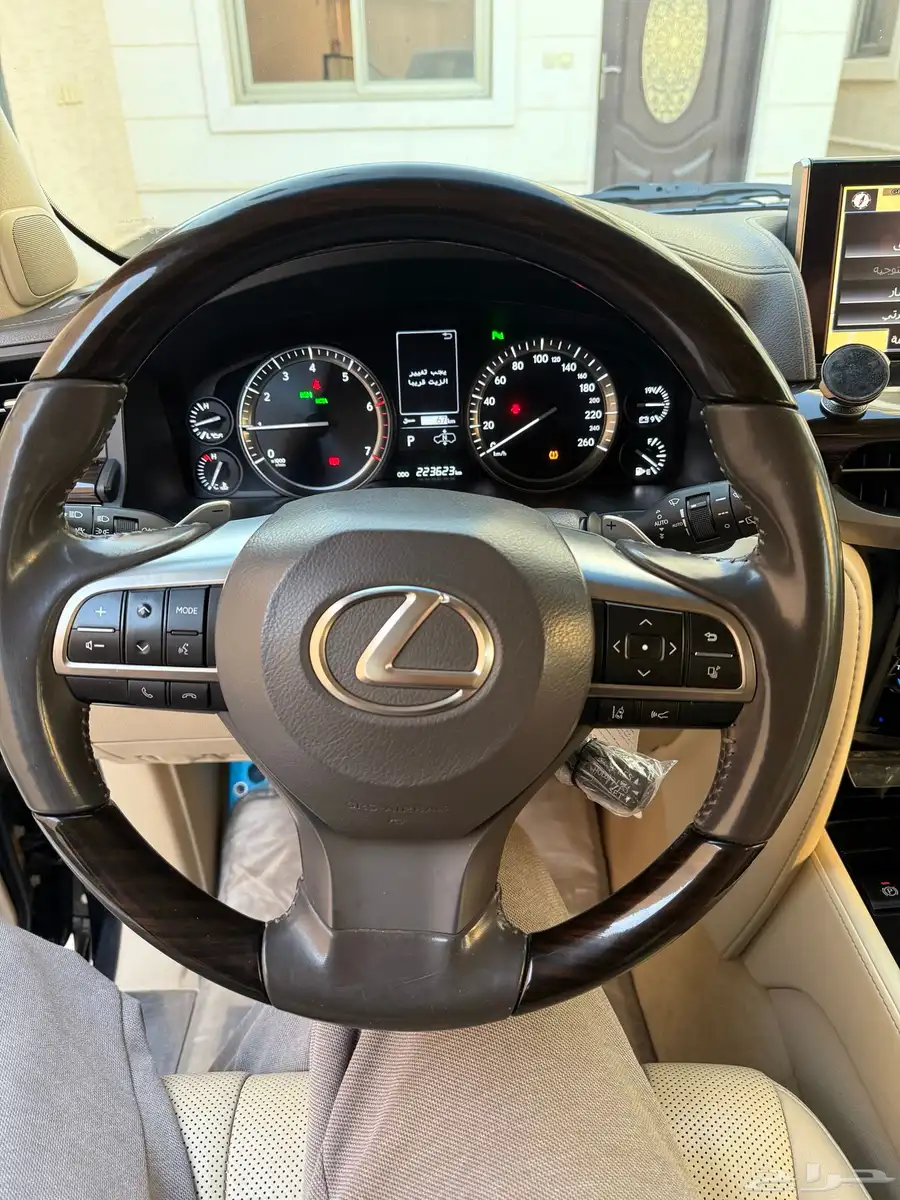 جيب لكزس LX 2021 سعودي فل كامل اسود 12