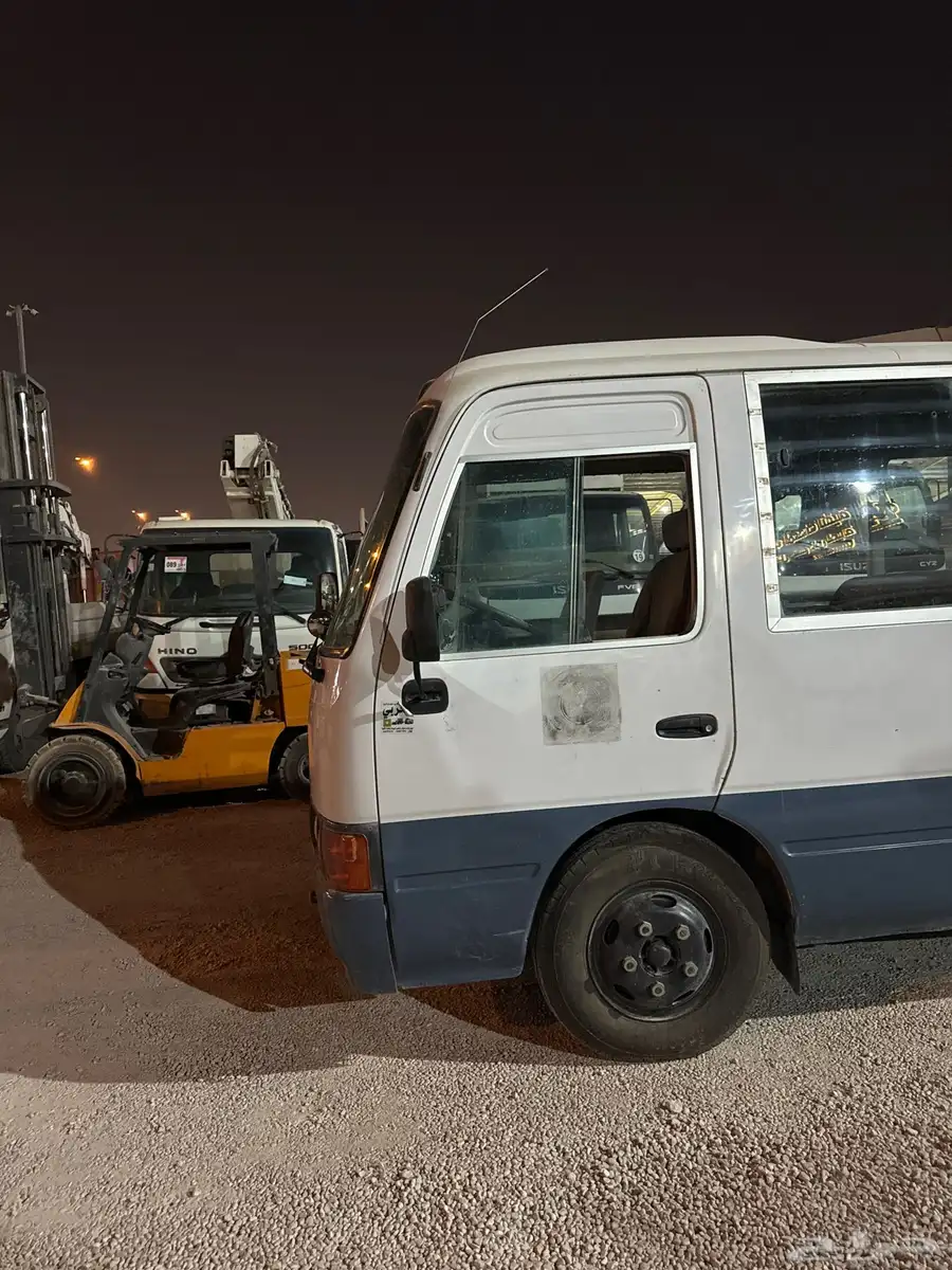 باص كوستر تويوتا 95 بنزين 25 راكب ممشى 140 الف 2