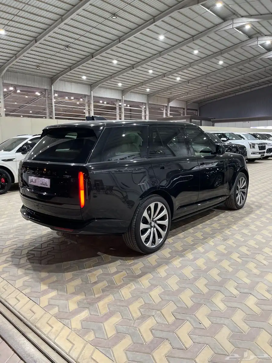 رنج روفر اوتوبيوغرافي V6 2025 اسود اوف وايت 4