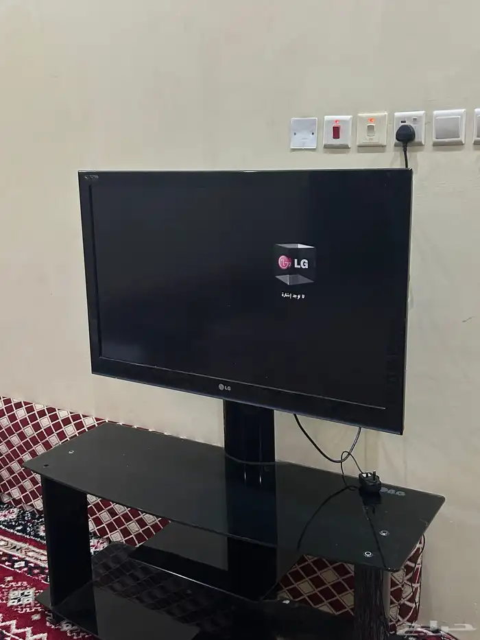 تلفزيون بطاولاته شركة معروفه 2