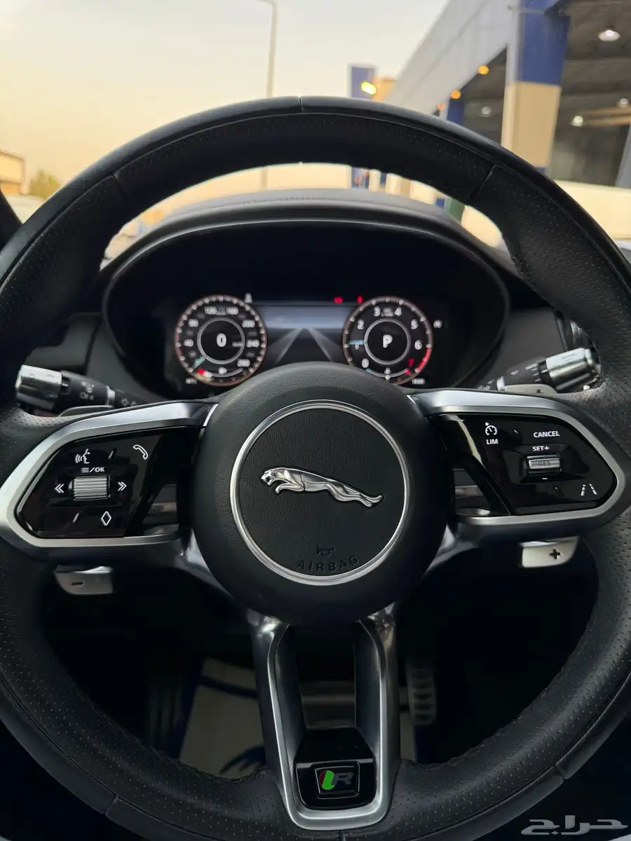 جاكوار E pace - R dynamic 2021 على الضمان 14