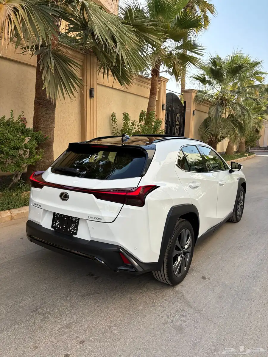 لكزس جديد 2023 UX 200 F SPORT 3