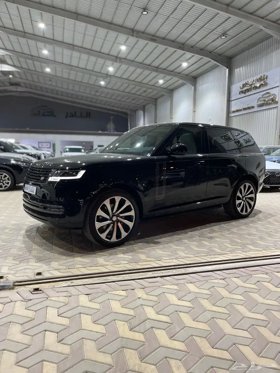 رنج روفر اوتوبيوغرافي V6 2025 اسود اوف وايت 1