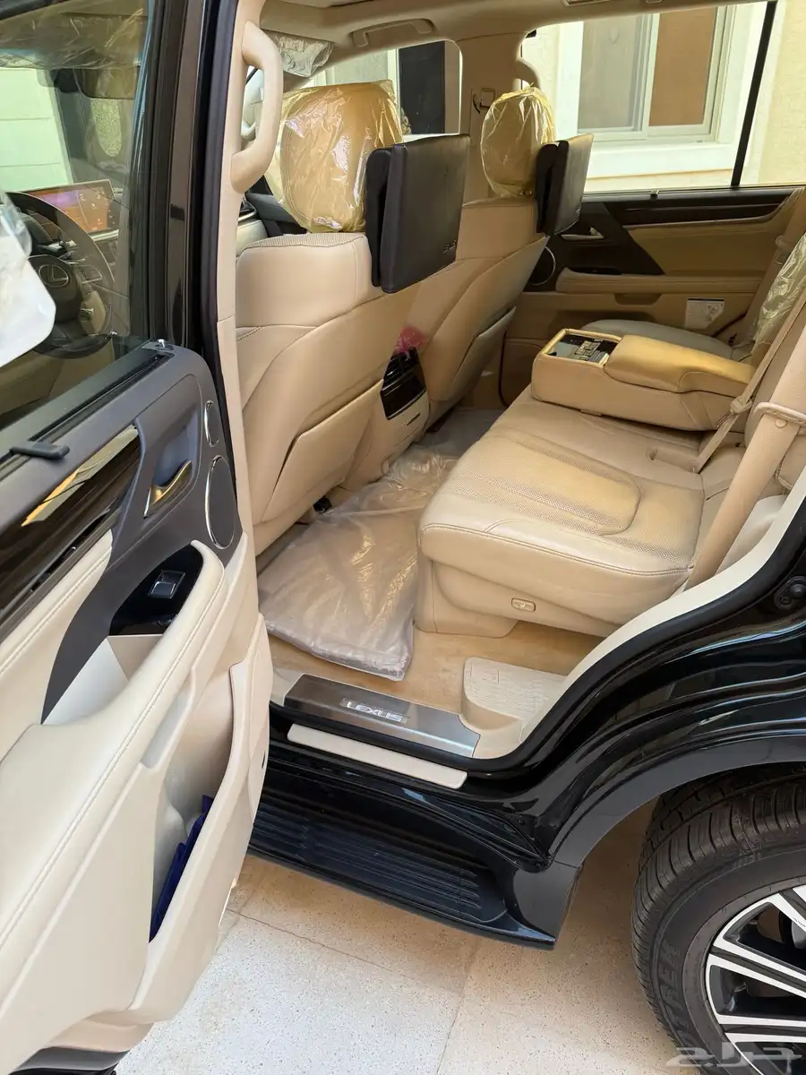 جيب لكزس LX 2021 سعودي فل كامل اسود 17