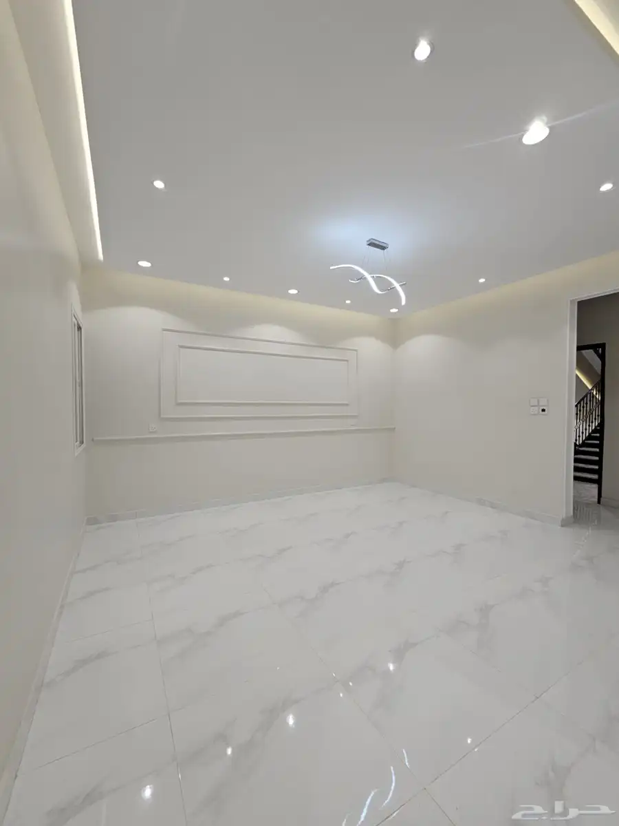 للبيع روف علوي بملحق وببايكة سياره تشطيب VIP ف ابها المحاله 27