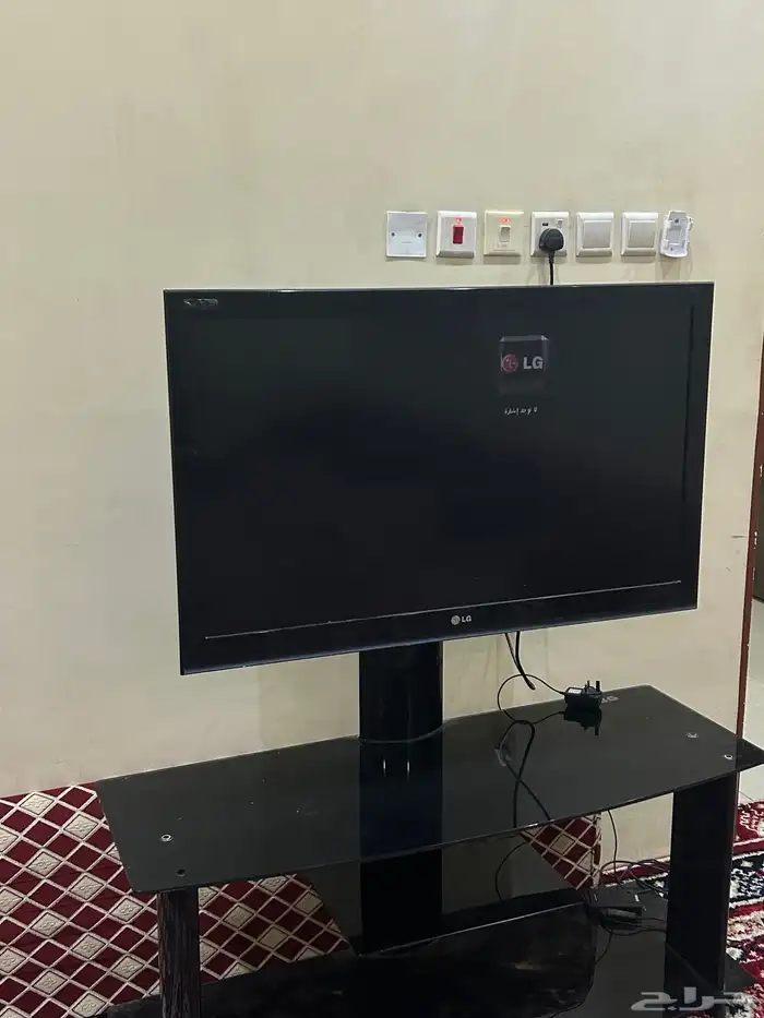 تلفزيون بطاولاته شركة معروفه 0
