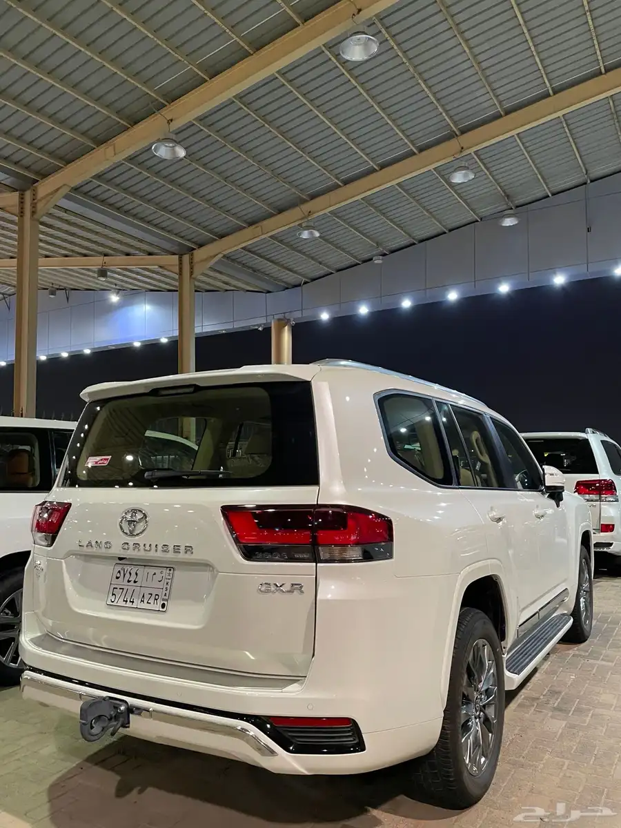 للبيع جيب جي اكس ار 2024 رقم 4 عبداللطيف عداد 14 الف 3
