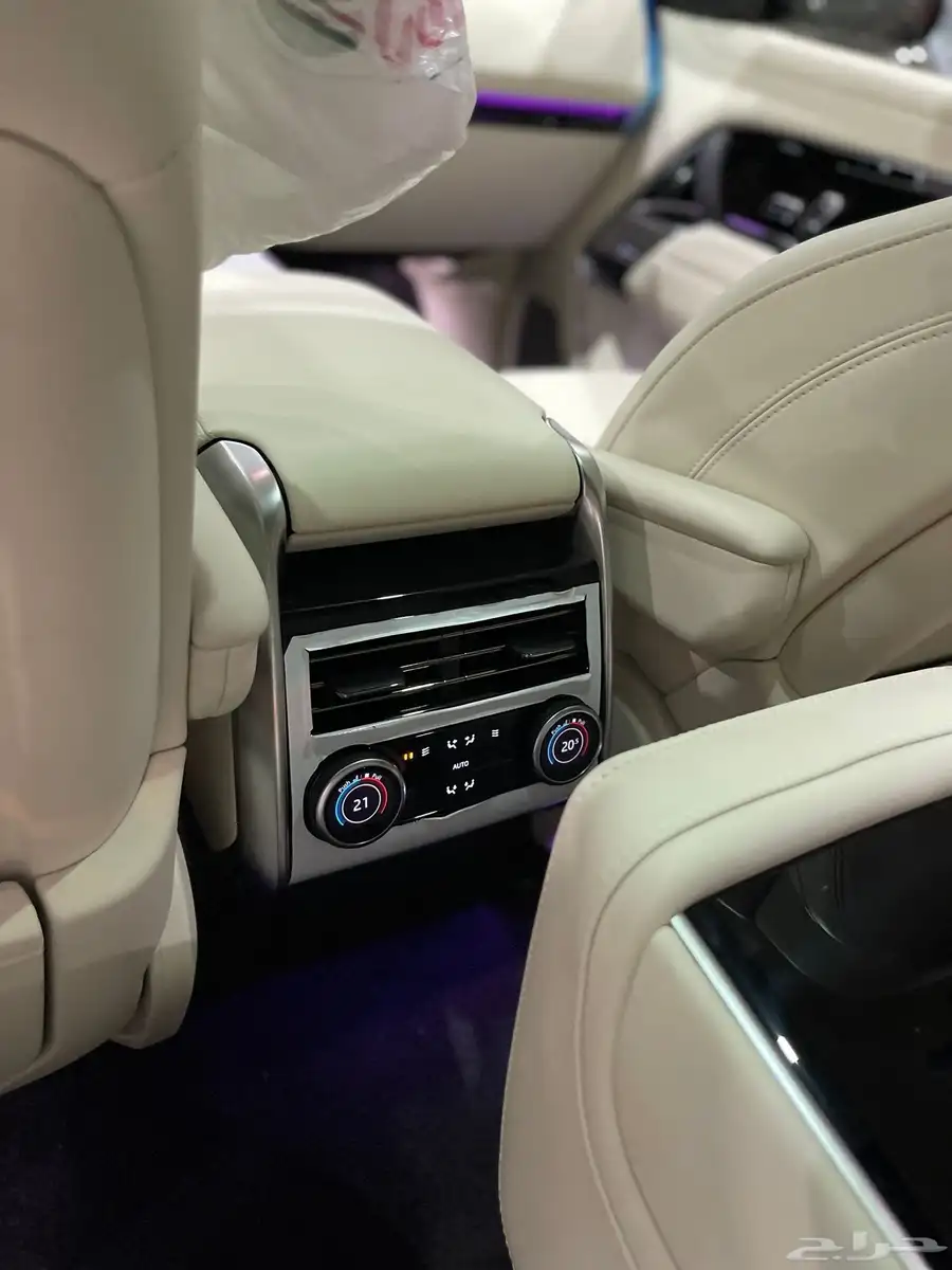 رنج روفر اوتوبيوغرافي V6 2025 اسود اوف وايت 12