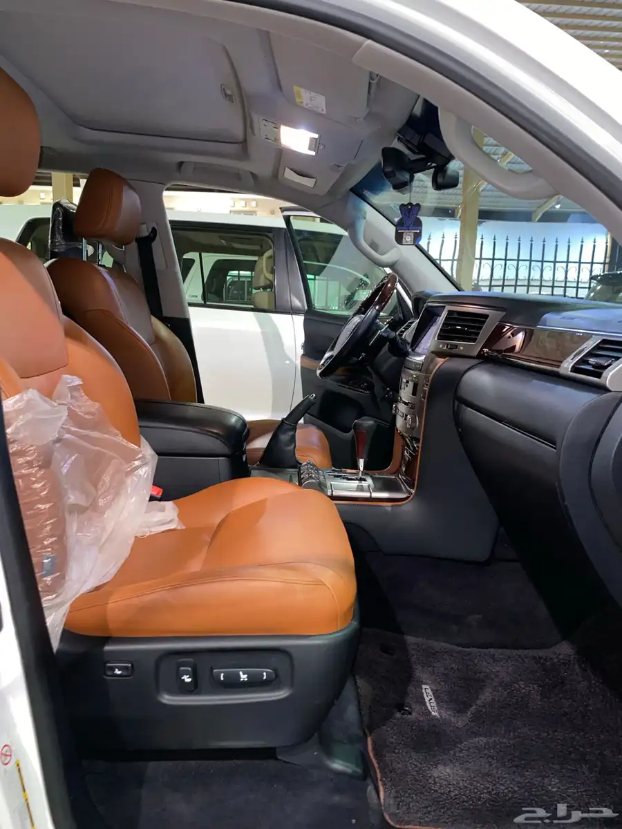 للبيع لكزس LX570DD فل كامل 2014 عبداللطيف عداد قليل 89 الف 15