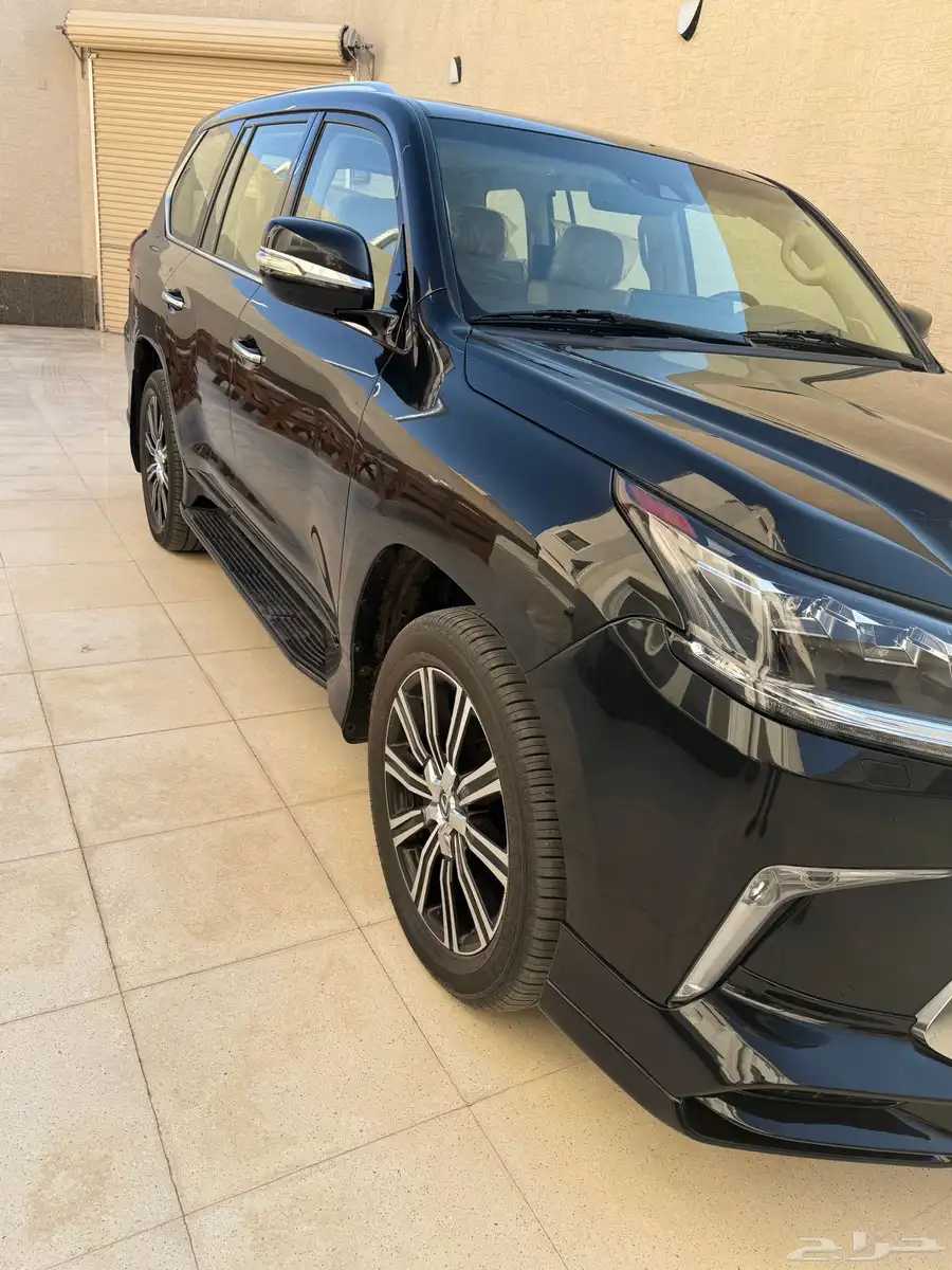جيب لكزس LX 2021 سعودي فل كامل اسود 34