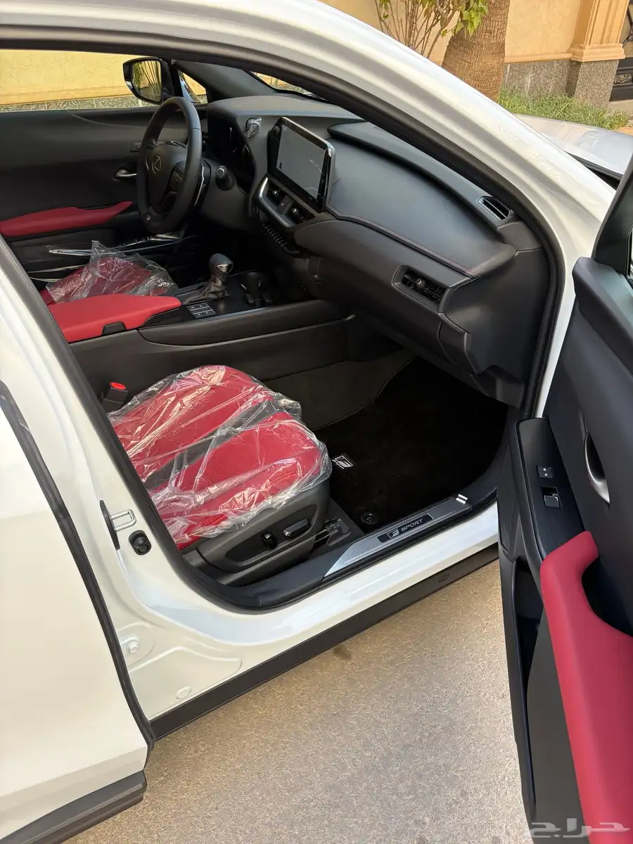لكزس جديد 2023 UX 200 F SPORT 11