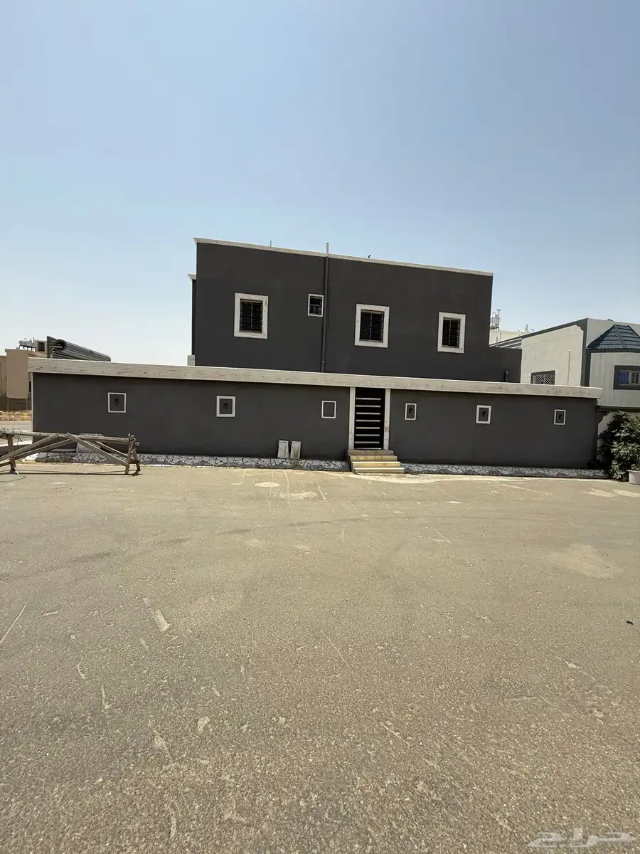 للبيع فيلا دورين وسطح علي برحه مسجد زاريه شمال خميس مشيط 1