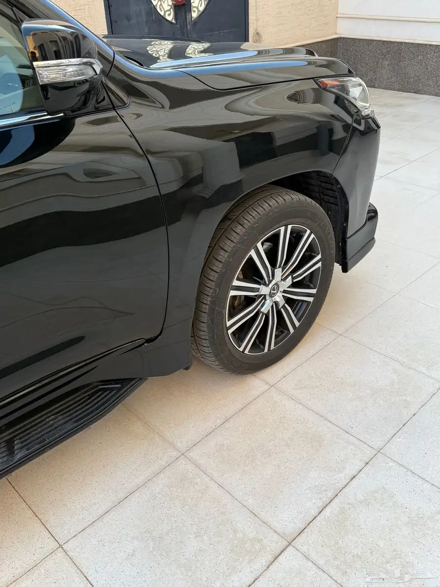 جيب لكزس LX 2021 سعودي فل كامل اسود 36