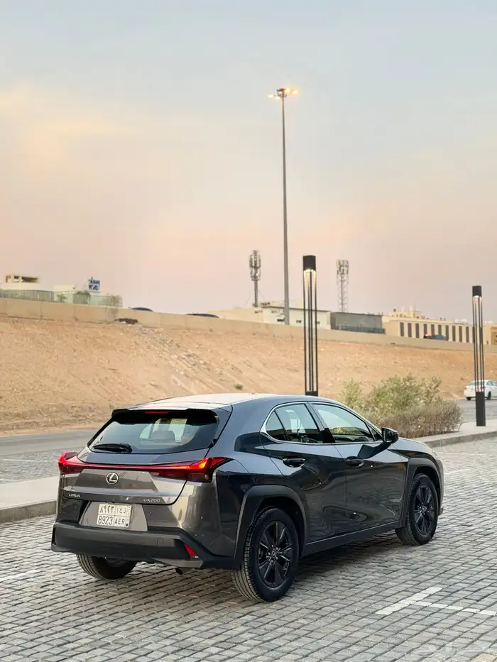 لكزس UX200 موديل 2023 5