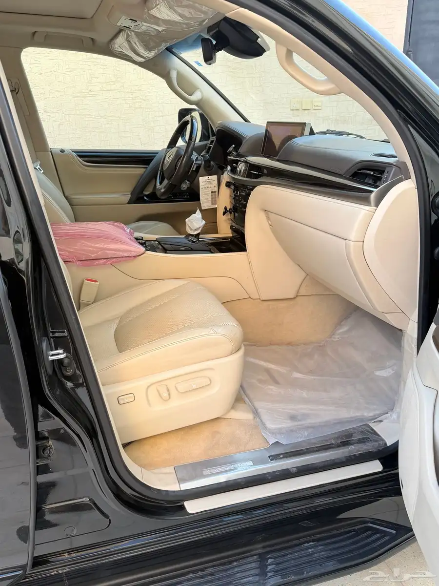 جيب لكزس LX 2021 سعودي فل كامل اسود 28