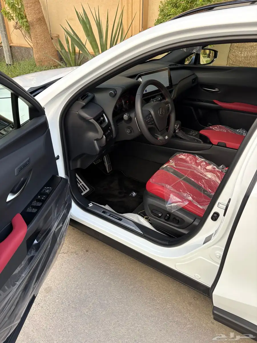 لكزس جديد 2023 UX 200 F SPORT 6