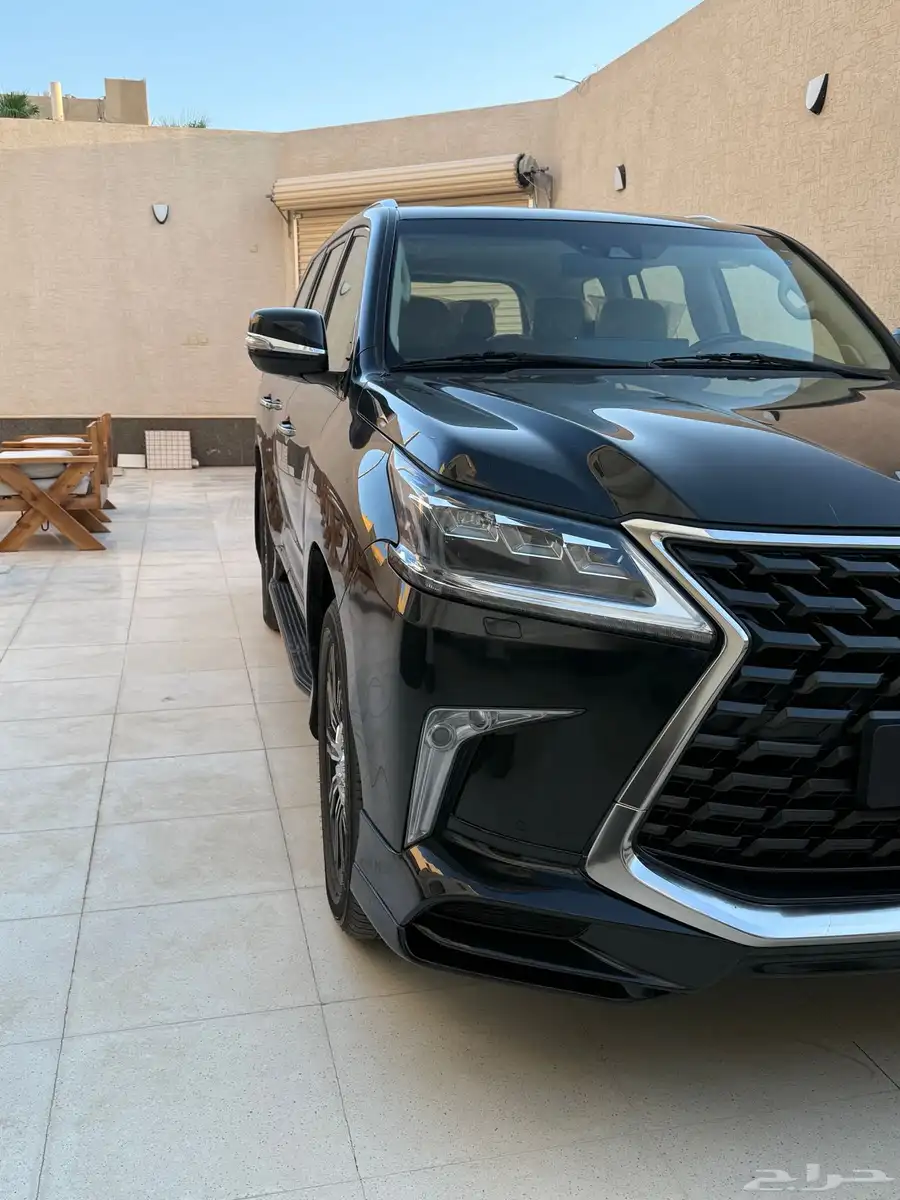 جيب لكزس LX 2021 سعودي فل كامل اسود 37