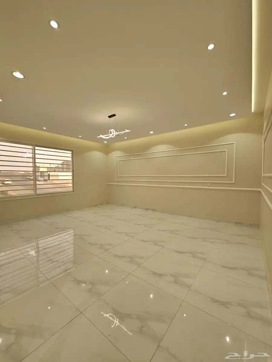 للبيع روف علوي بملحق وببايكة سياره تشطيب VIP ف ابها المحاله 22