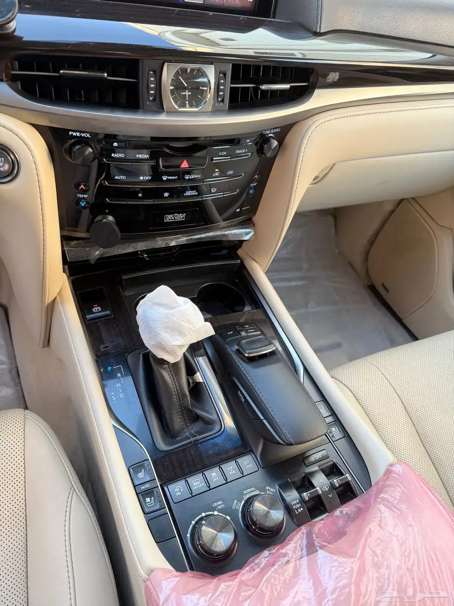 جيب لكزس LX 2021 سعودي فل كامل اسود 30