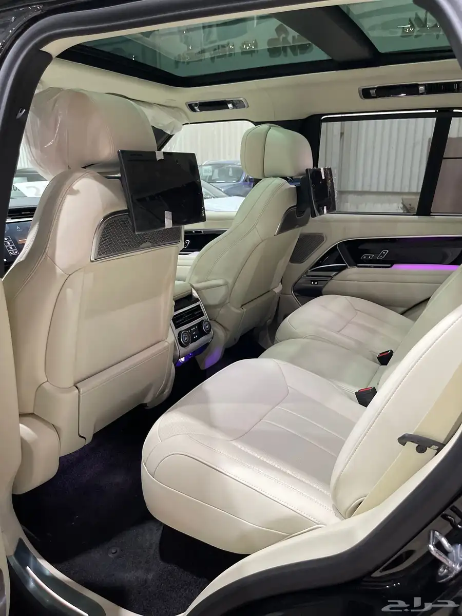 رنج روفر اوتوبيوغرافي V6 2025 اسود اوف وايت 7