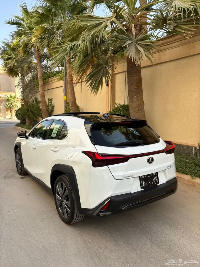 لكزس جديد 2023 UX 200 F SPORT 1