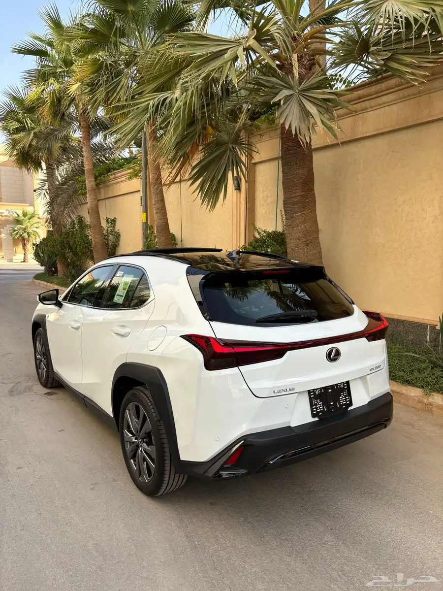لكزس جديد 2023 UX 200 F SPORT 1