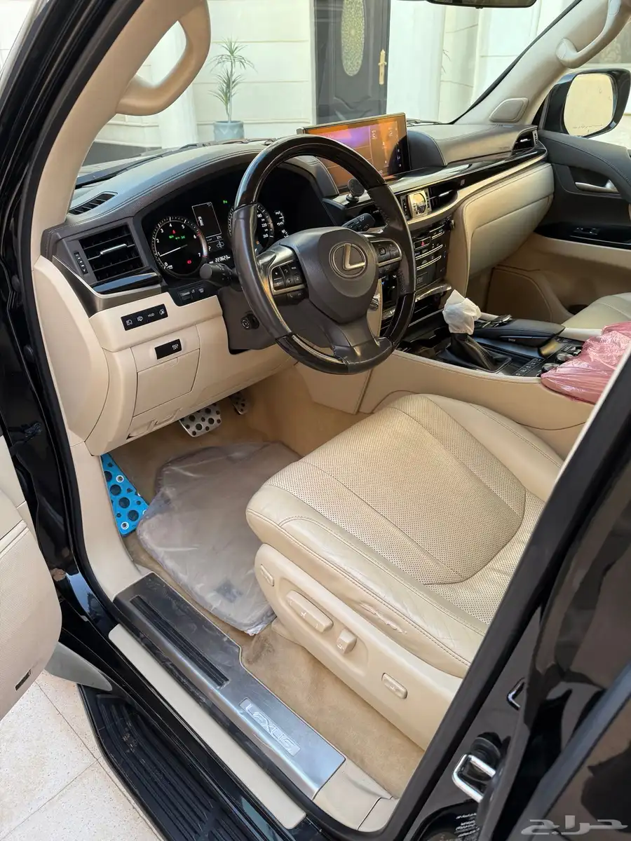 جيب لكزس LX 2021 سعودي فل كامل اسود 16