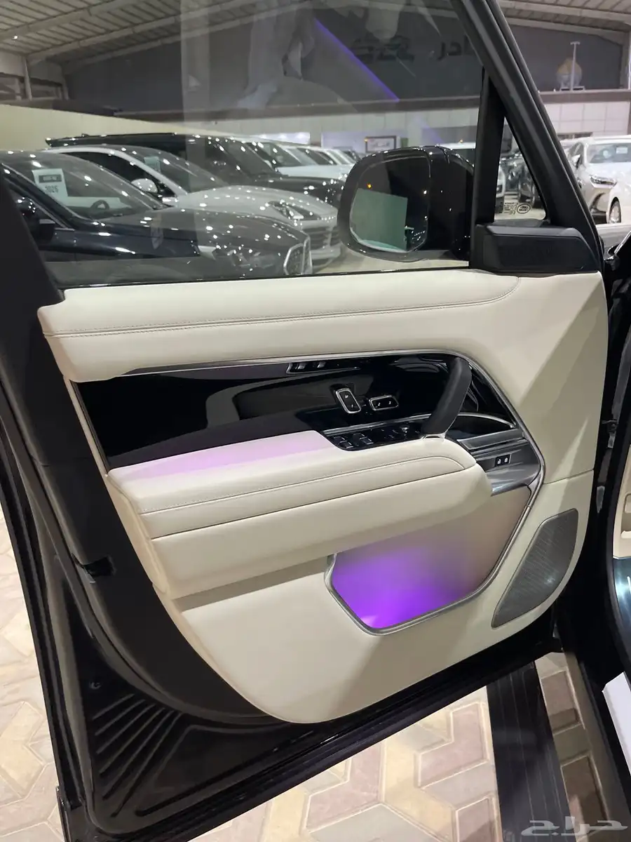 رنج روفر اوتوبيوغرافي V6 2025 اسود اوف وايت 9