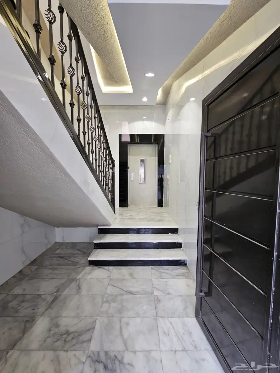 للبيع روف علوي بملحق وببايكة سياره تشطيب VIP ف ابها المحاله 17