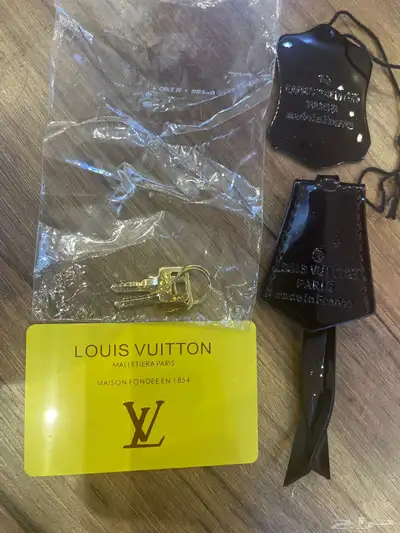 شنطة Louis Vuitton اصلية مع كرت الوكاله غير مستعمله 2