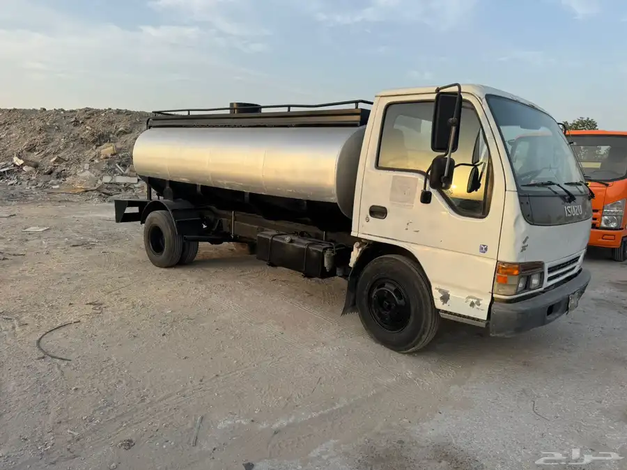 للبيع دينة ايسوزو مديل 2001 2