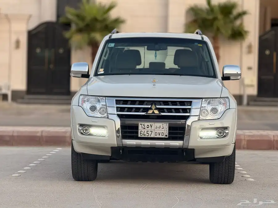 ميتسوبيشي باجيرو 3.5 علامات ذهبية موديل 2022 نظيف جدا 11