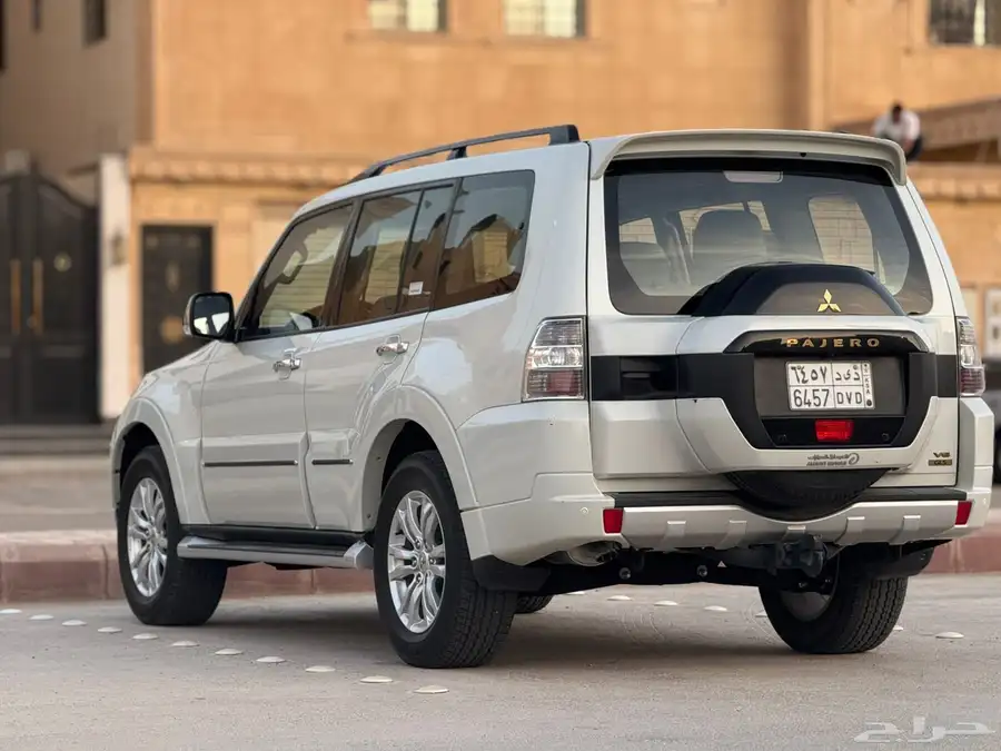ميتسوبيشي باجيرو 3.5 علامات ذهبية موديل 2022 نظيف جدا 5