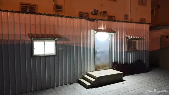 سكن عماله ( عمال ) مع حوش ومستودع كبير. يومي شهري سنوي 5