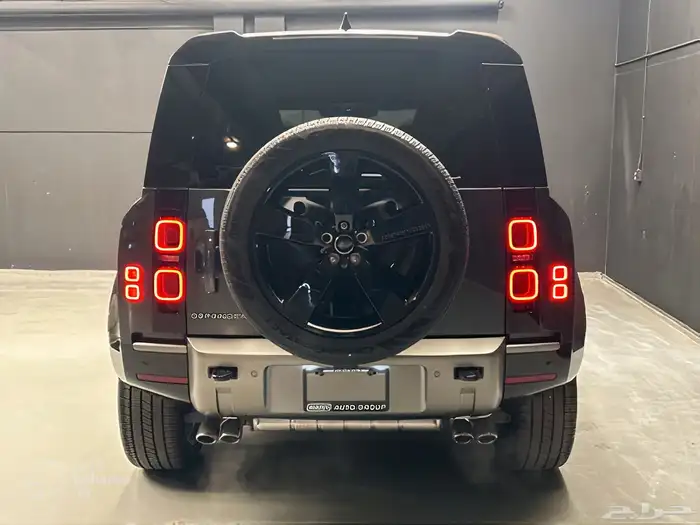 2025 Land Rover Defender X-Dynamic V8 3
