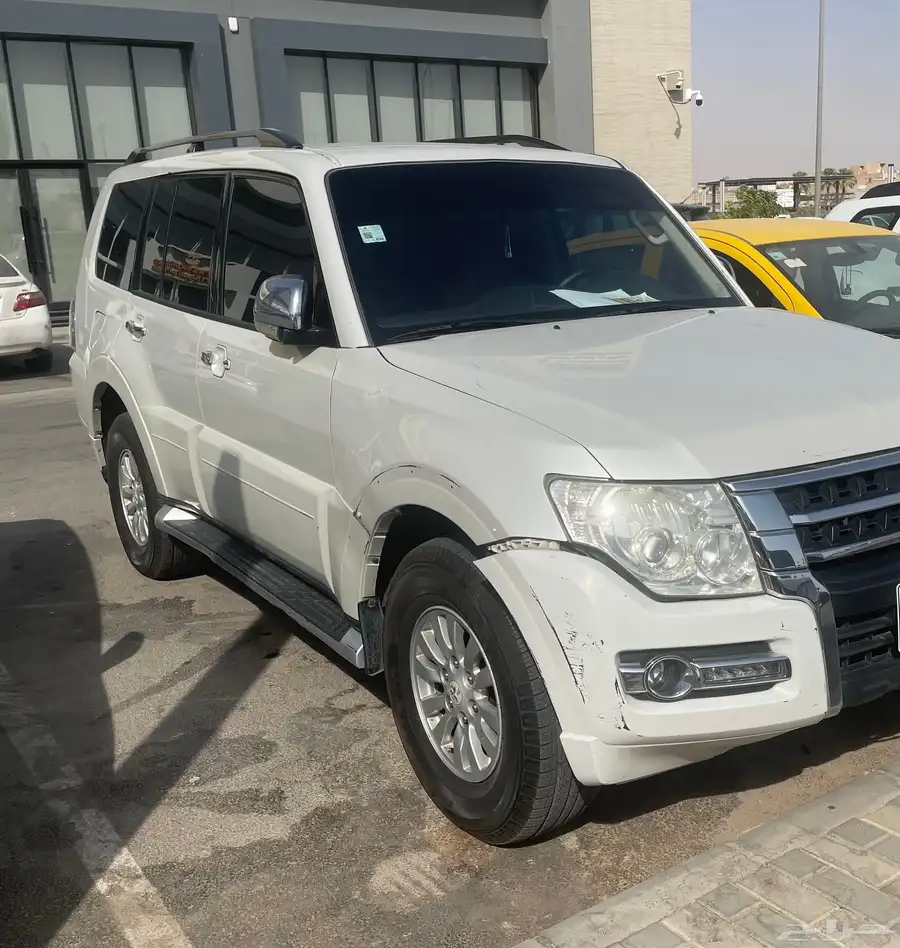 باجيرو 2015 ابيض 0