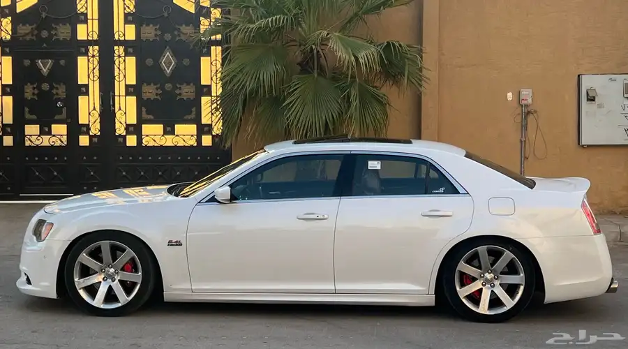 كرايزلر SRT 2012 (بحالة ممتازة) 8