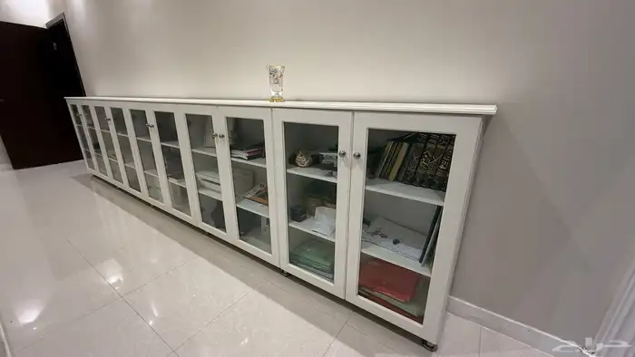 مكتبة   ودولاب تخزين كبير 1