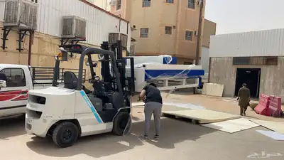 فوركلفت 2 ونص طن كنتنر للاجار يومي شهري 3