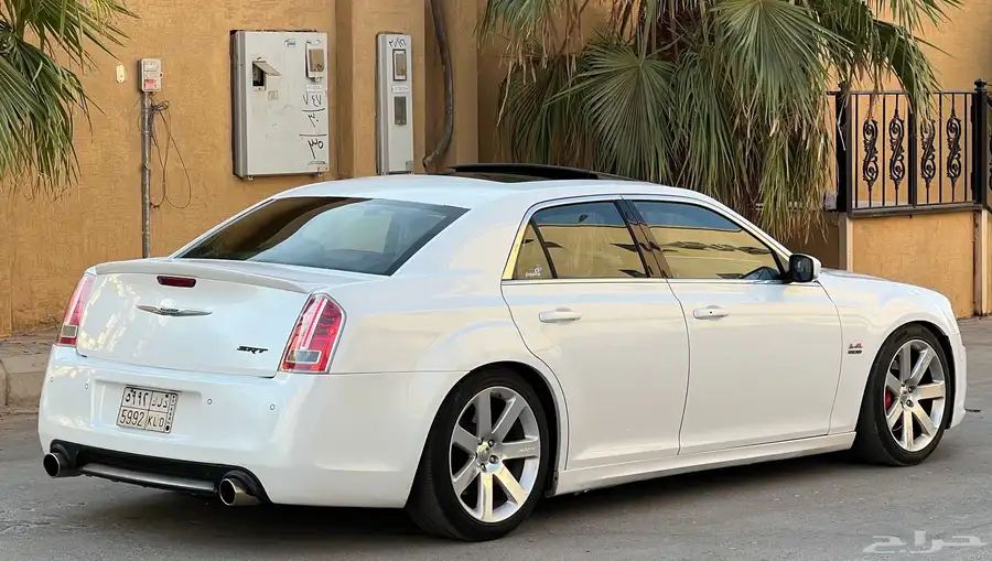 كرايزلر SRT 2012 (بحالة ممتازة) 4