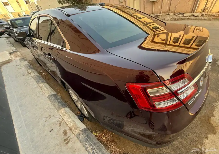 Ford Taurus 2018 3