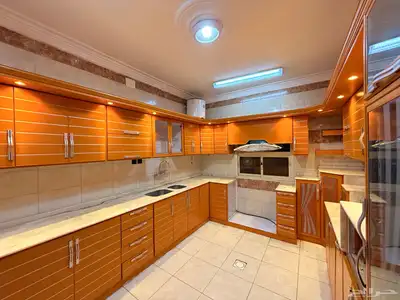 للبيع شقه علويه دور ثاني5غرف بسطح خاص ح الموسي بسعر450الف 5